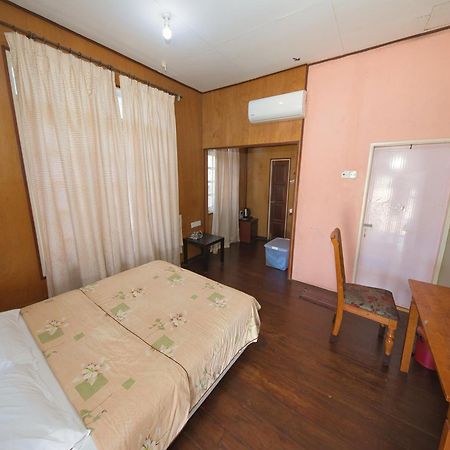 Oyo 90968 Teratak Samuderakita, Chalet & Guesthouse Kampong Gong Badak Exterior photo