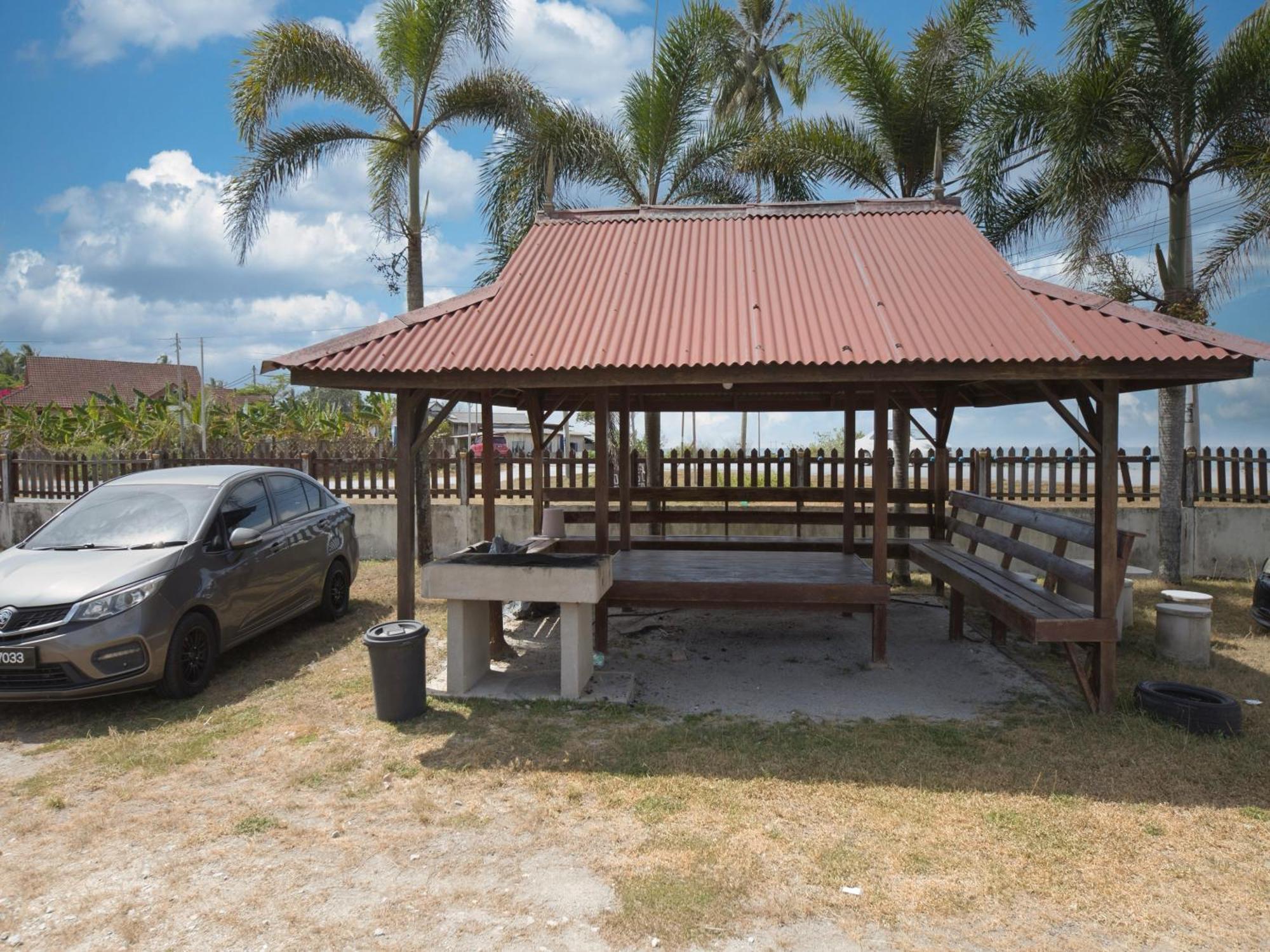 Oyo 90968 Teratak Samuderakita, Chalet & Guesthouse Kampong Gong Badak Exterior photo