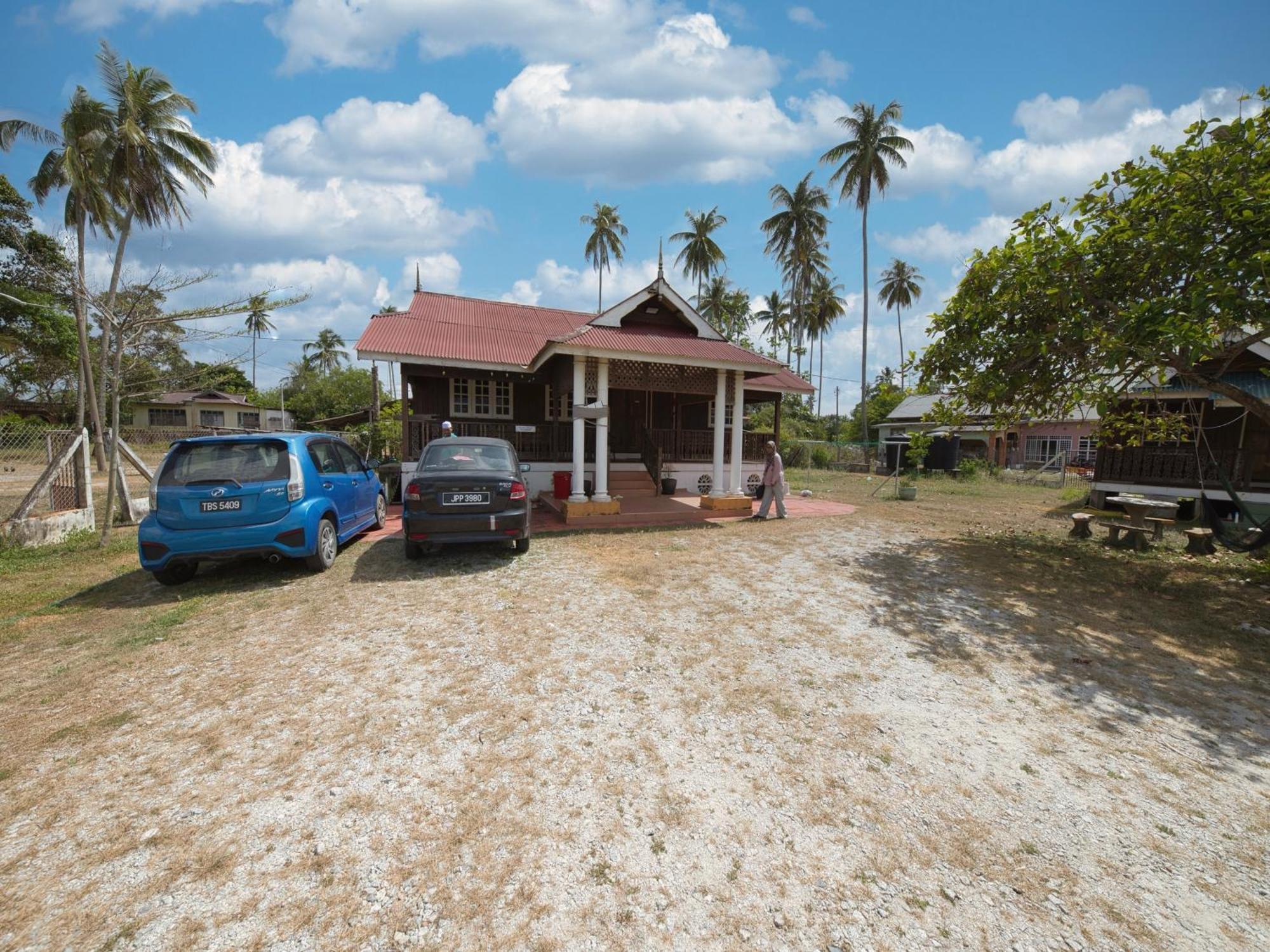 Oyo 90968 Teratak Samuderakita, Chalet & Guesthouse Kampong Gong Badak Exterior photo