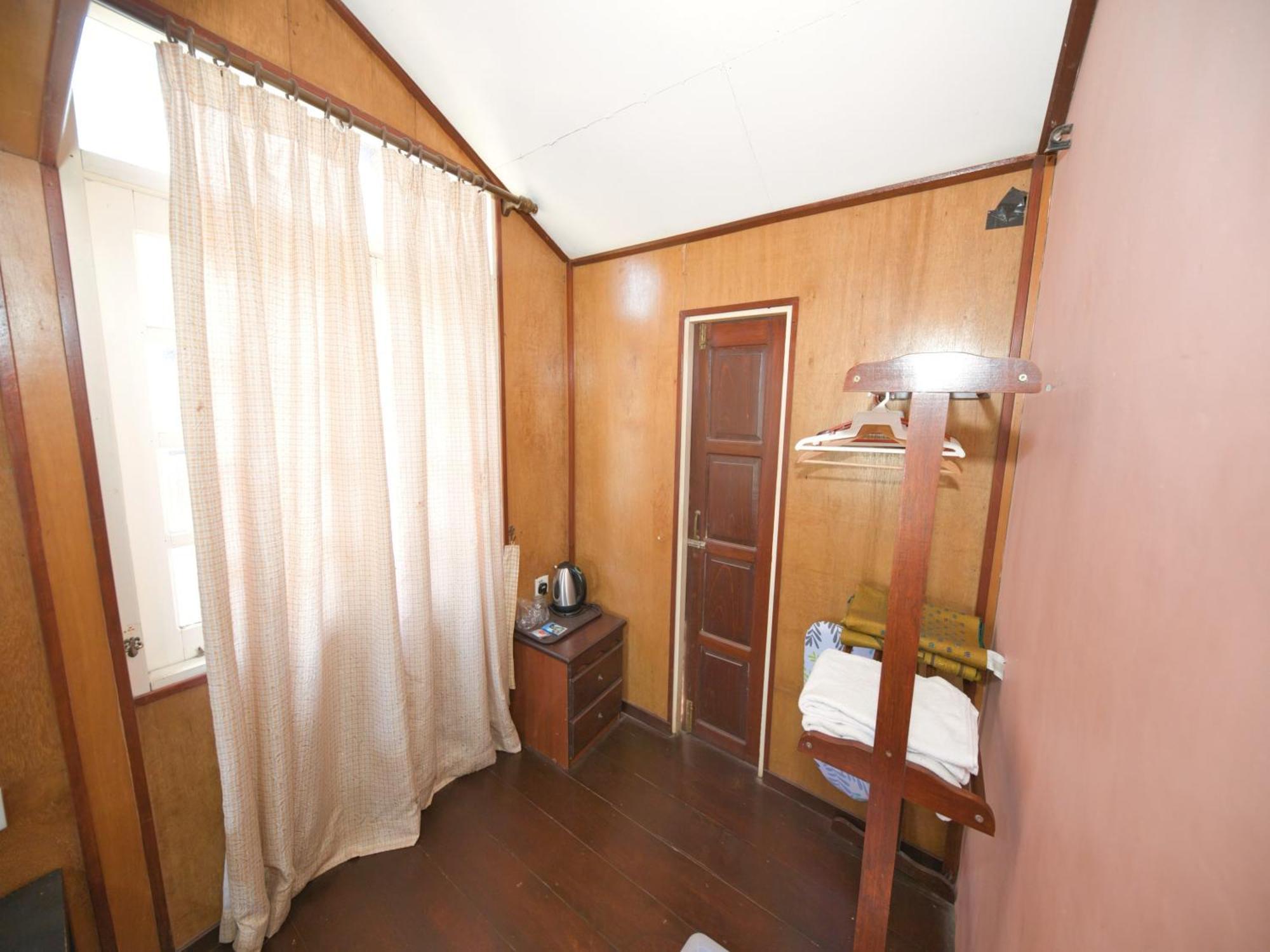 Oyo 90968 Teratak Samuderakita, Chalet & Guesthouse Kampong Gong Badak Exterior photo