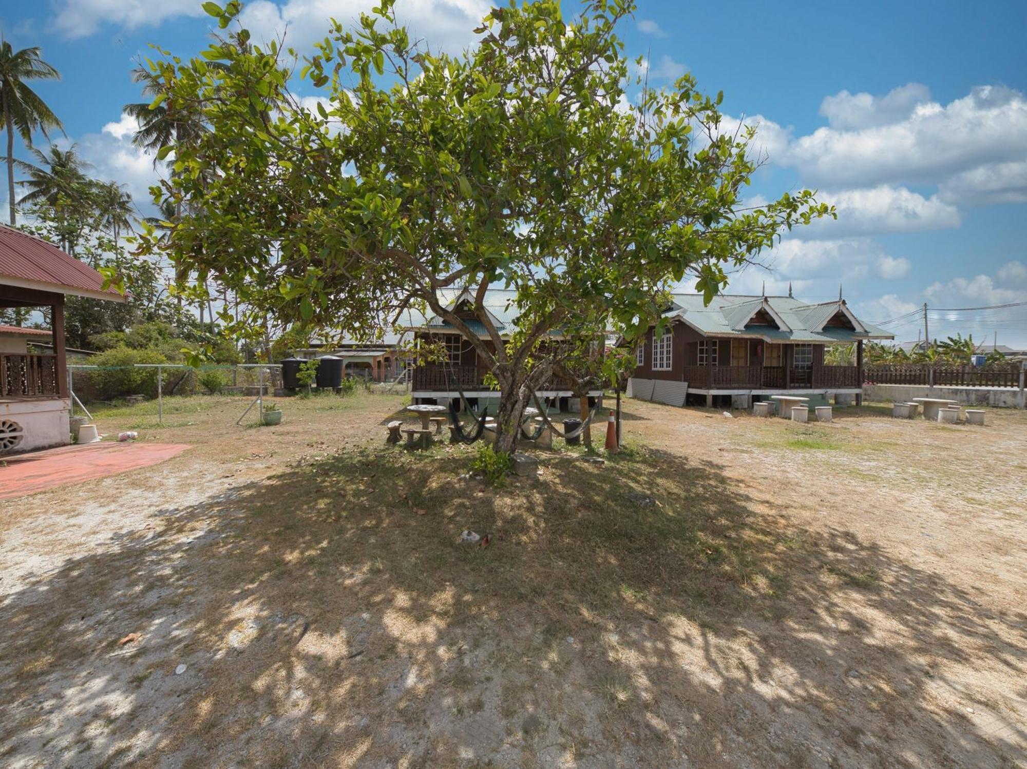 Oyo 90968 Teratak Samuderakita, Chalet & Guesthouse Kampong Gong Badak Exterior photo