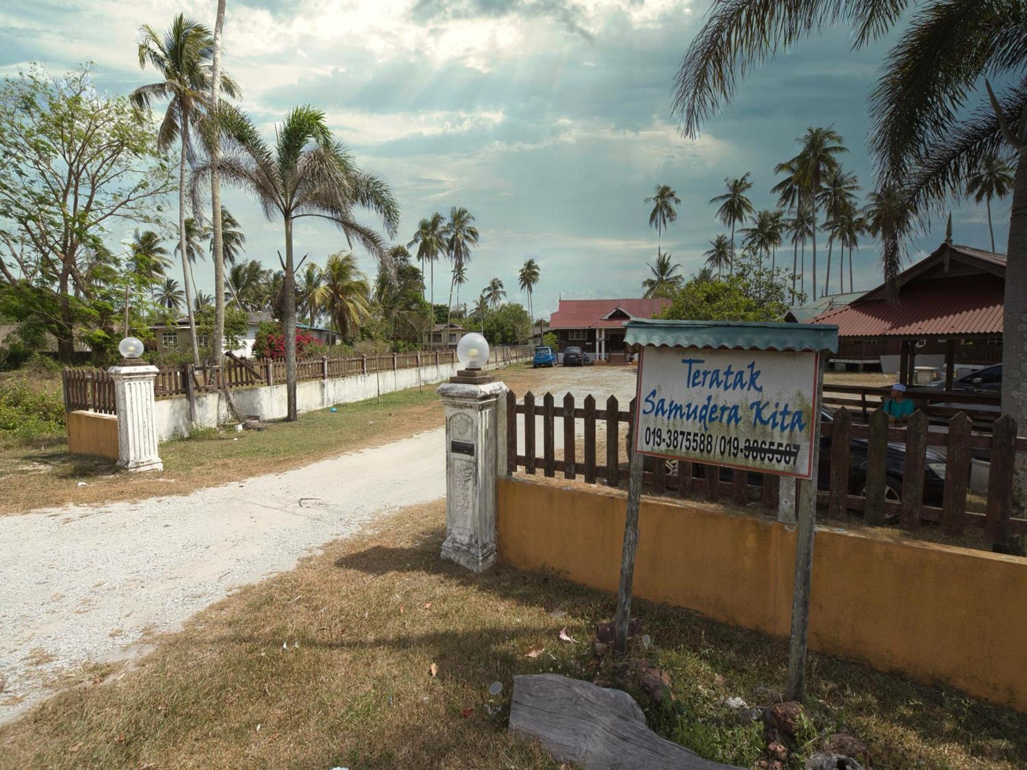 Oyo 90968 Teratak Samuderakita, Chalet & Guesthouse Kampong Gong Badak Exterior photo